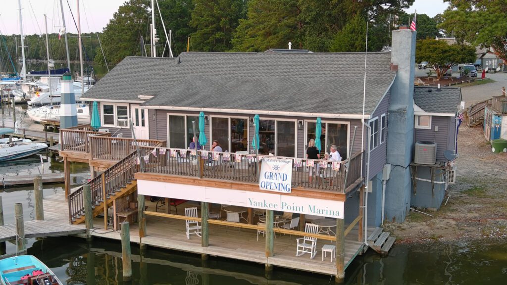 Captain's Lounge Restaurant