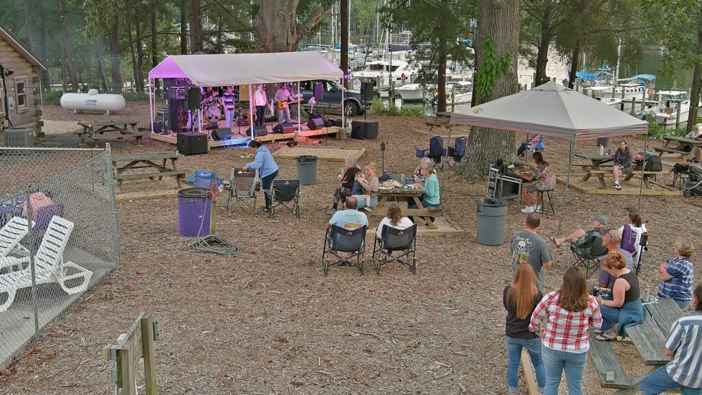 Amenities - Yankee Point Marina picnic areas